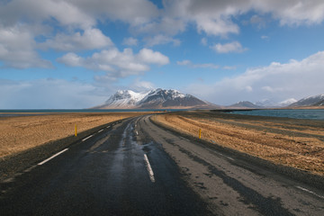 Fototapeta na wymiar Road in Iceland