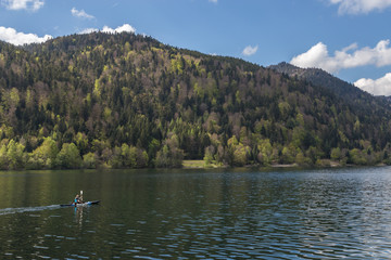 Canoé sur le lac 