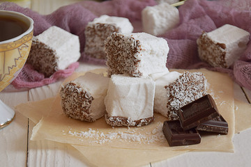 Tea drinking with marshmallows