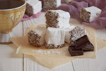 Tea drinking with marshmallows