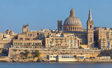 Fototapeta na wymiar Valletta auf Malta, gesehen von Sliema