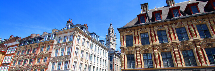 Obraz premium Lille (France) / Grand-place - Vieille bourse, beffroi CCI et façades