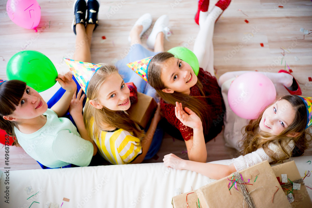 Wall mural Girls celebrating birthday