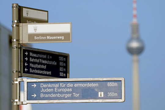 Wegweiser zu Berliner Sehenswürdigkeiten