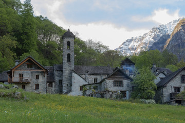 Fototapeta na wymiar Foroglio - Bavonatal im Tessin