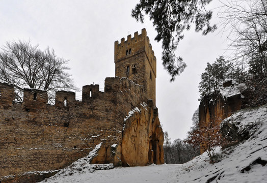 Small tower seen from the outer sode of the wall