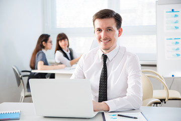 Obraz premium Businessman working in an office