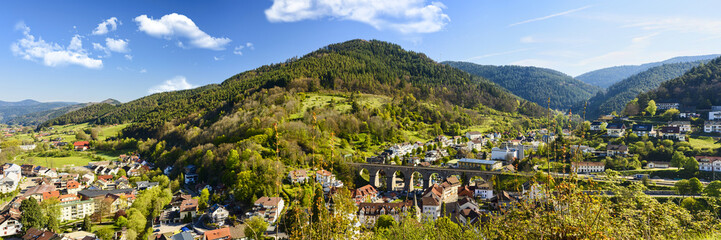 Panoramablick auf den Ort Hornberg im Gutachtal im Schwarzwald