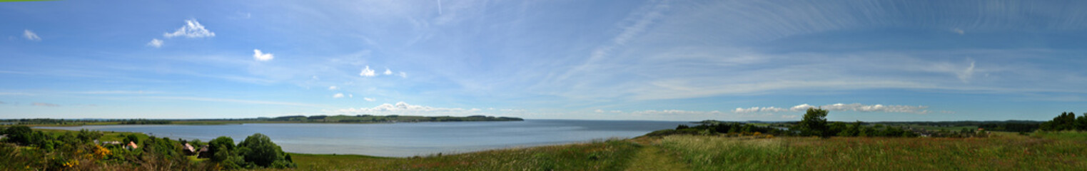 Fototapeta premium Panorama Zickersche Alpen auf der Halbinsel Mönchgut, Insel Rügen, Deutschland 