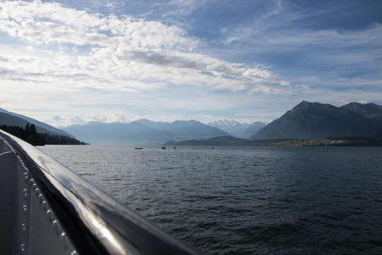 Schifffahrt auf Thunersee, See Schweiz