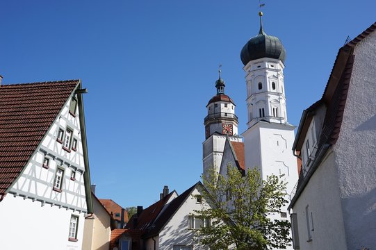 Stadtbild Giengen an der Brenz mit Kircht&uuml;rmen der Stadtkirche 