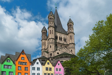 Fototapeta na wymiar Old houses and St. Martin Church, Cologne, Germany