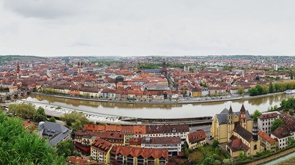 Fototapeta na wymiar Panorama von der Altstadt von Würzburg