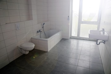 Fototapeta na wymiar Neues, modernes Badezimmer
