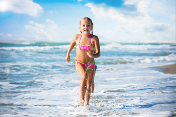 Fototapeta premium Five year old girl running to the sea