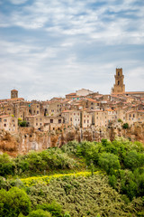 Fototapeta na wymiar Vue sur le village de Pitigliano en Toscane