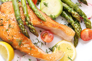 Steak of salmon with asparagus and vegetables