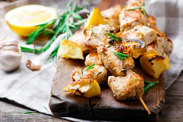 Papier Peint photo Lavable Grill / Barbecue Chicken kebab with lemon