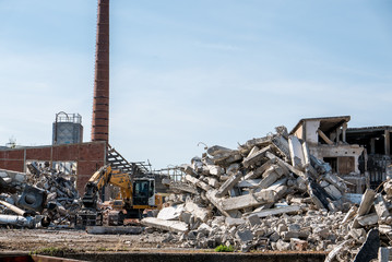 Fototapeta premium Altes Fabrikgebäude wird abgerissen