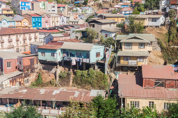Fototapeta premium Colorful houses on hills in Valparaiso, Chile