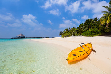Obraz premium Beautiful tropical beach at exotic island in Maldives