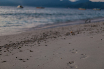Les traces à la plage