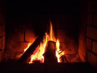 Fire in fireplace at night - obrazy, fototapety, plakaty