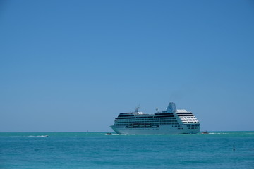 Big Cruise Sip leaving Miami's harbour