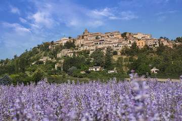 Fototapeta na wymiar Village de Dauphin Provence France