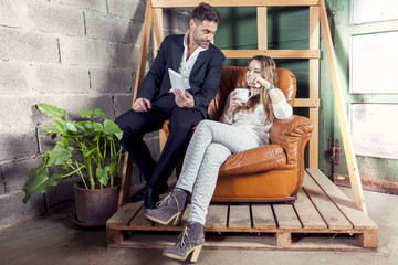 Obraz premium couple of business people start up in the new offices under construction