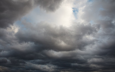 Obraz premium Natural background: dramatic stormy sky