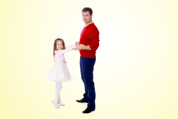 Little girl pulls her hands to his daddy.