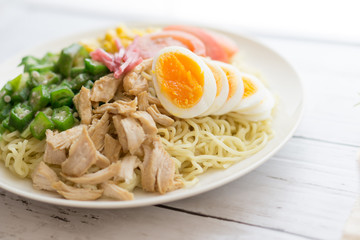 昼食イメージ　冷やし中華