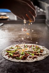 quesadilla making,퀘사딜라
