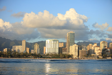 Fototapeta premium Waikiki beach viewf from ocean to coastline with buildings