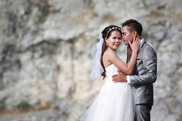 Fototapeta na wymiar Asian couples photos of pre wedding concept of love and Marriage.