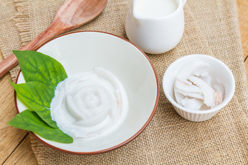 Coconut jelly and coconut milk