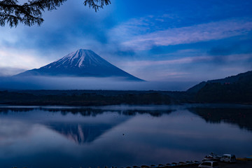 夜明けの富士山