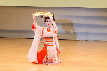 日本　舞踊　女性