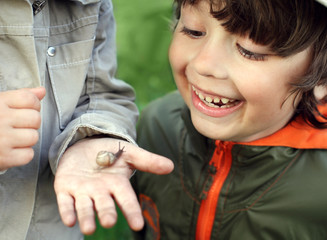 children learn snail, focus on boy