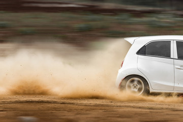 Obraz premium Rally car in dirt track