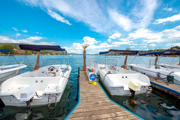 Motorboote in Velden am Wörther See , Kärnten, Österreich