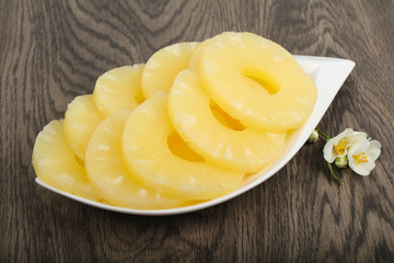 Canned pineapple