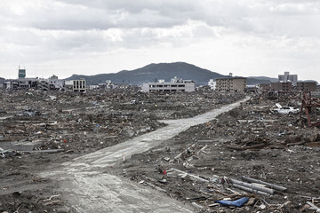 tsunami japon 2011	