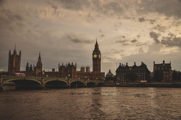 Obraz na płótnie Canvas Panoramic view of Big Ben and bridge over Thames
