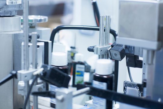 Machine labelling bottles in pharmaceutical plant