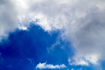 Obraz premium Beautiful blue sky with clouds