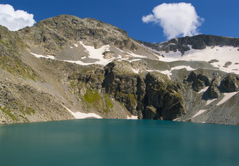 Obraz premium Beautiful mountain lake in the mountains of Arkhyz. The Caucasus. Russia