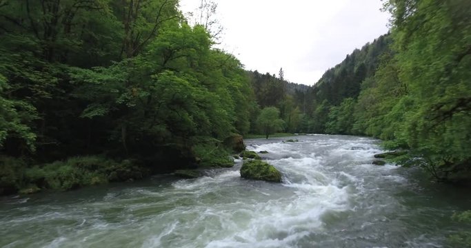  Les Echelles de la Mort - flight around rocks - river - entering tight between trees