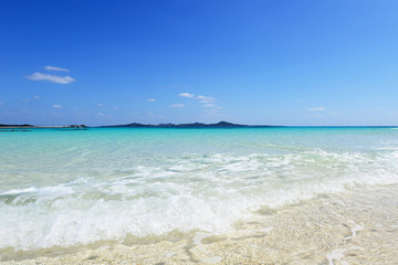 沖縄の美しい海とさわやかな空
